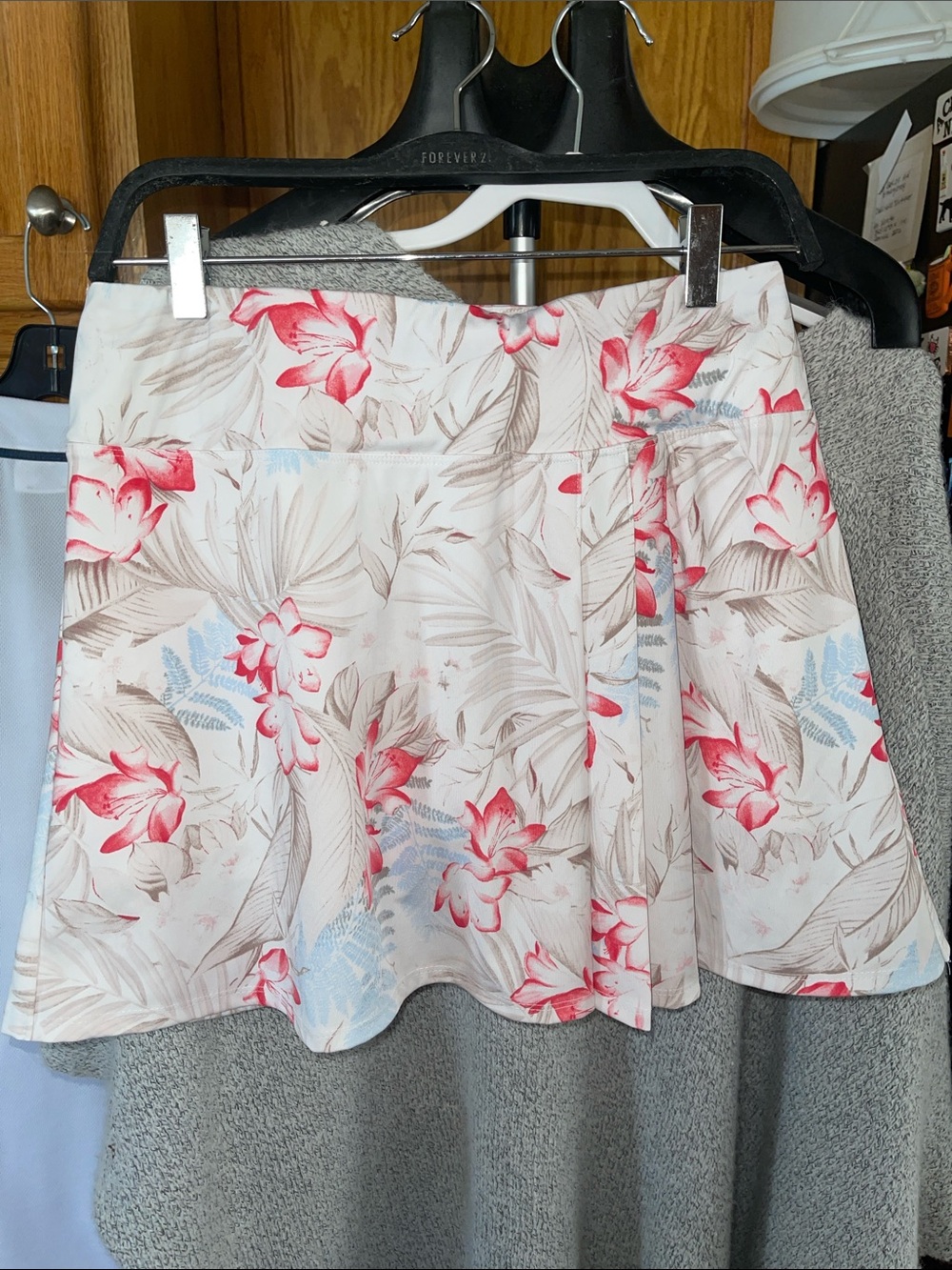 Tommy Bahama White Skirt Skort with Pink & Taupe Floral Print Medium